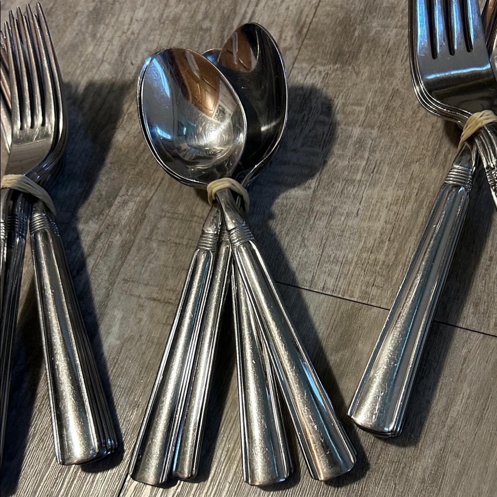 Pfaltzgraff Silver Flatware Set stainless steel - Picture 3 of 8